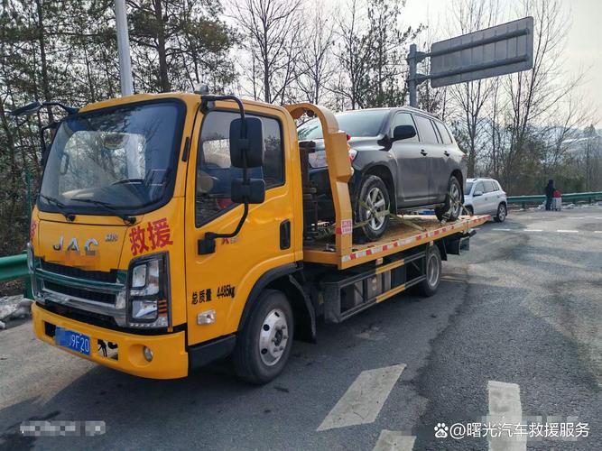 道路上的守护者 为什么高效的汽车救援服务至关重要